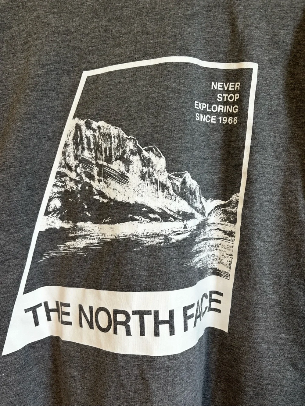The North Men’s Evolution Short Sleeve Gray Tee Sz XL. NWT